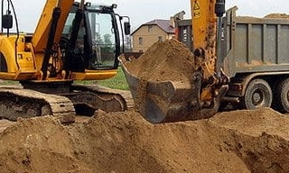 Выкопать яму экскаватором в Искитиме от 950 руб. - 2Землекопа-Скм