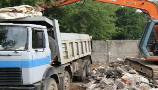 Вывоз строительного мусора с участка в Искитиме недорого от 1584 руб. | 2Землекопа-Скм